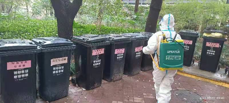 一丝不苟的消杀工作.jpg 一丝不苟的消杀工作.jpg