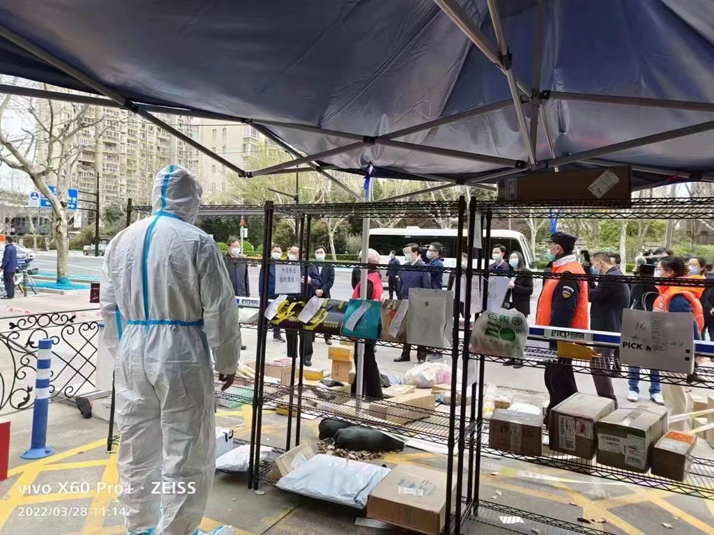 2022年3月28日市委书记李强莅临香榭丽花园视察防疫工作。.jpg 2022年3月28日市委书记李强莅临香榭丽花园视察防疫工作。.jpg