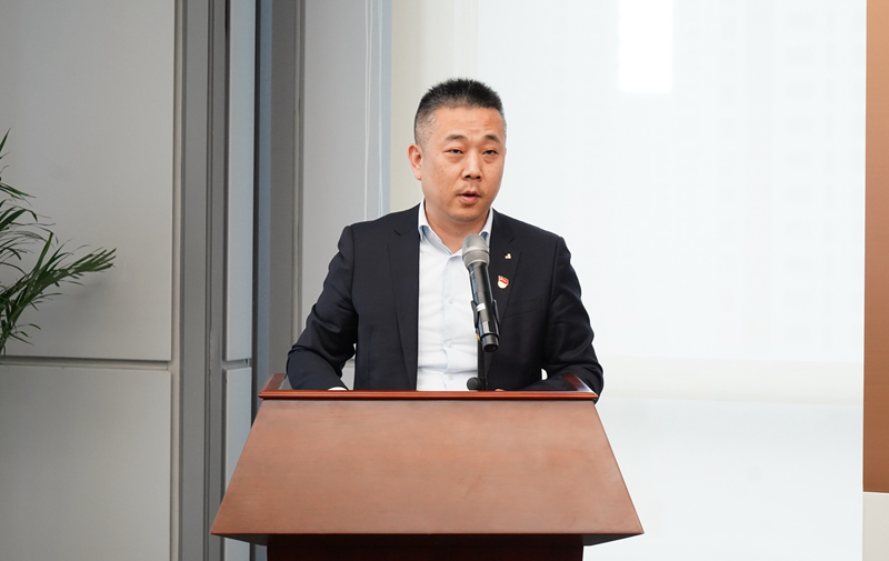 上海陆家嘴物业管理有限公司党委委员、副总经理伏佳伟交流发言.JPG